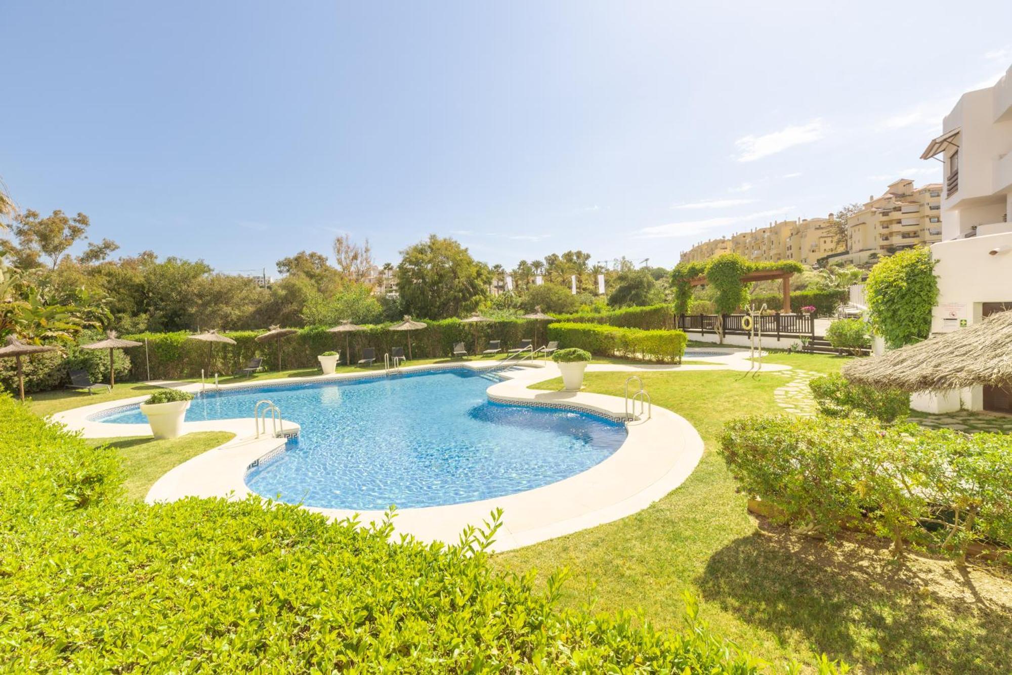 Full Apartment With Private Pool エステポナ エクステリア 写真