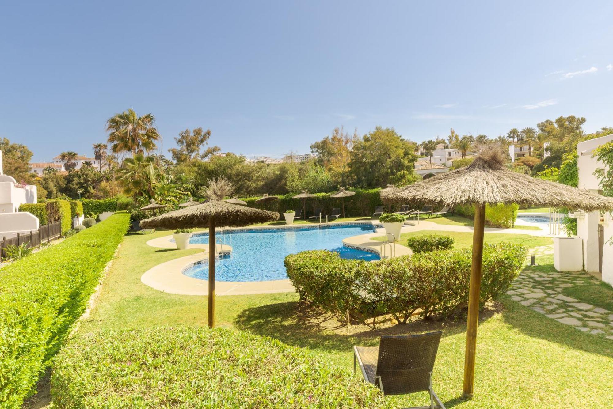 Full Apartment With Private Pool エステポナ エクステリア 写真